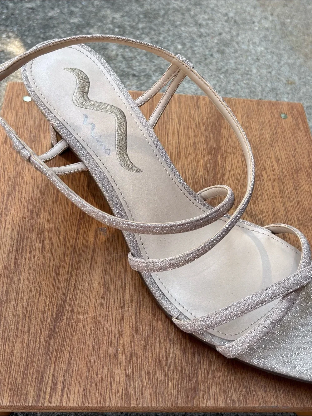 Nina “Anna” Crystal Embellished Champagne Glitter Strappy Sandal 3” heel Size 10